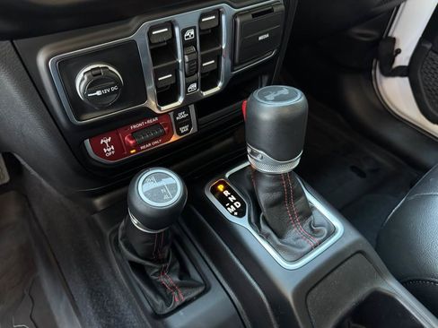 Used 2022 Jeep Wrangler Unlimited Rubicon w/ Xtreme Recon 35" Tire Package image 17