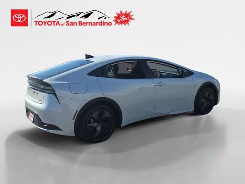 Used 2026 Toyota Prius Plug-In Hybrid FWD image 5