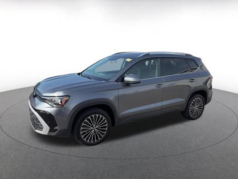 Used 2025 Volkswagen Taos SE FWD image 7