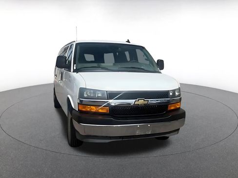 Used 2025 Chevrolet Express 3500 LT w/ LT Preferred Equipment Group RWD image 3