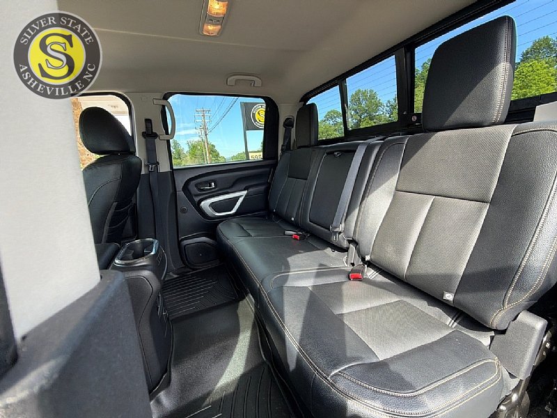 Used 2018 Nissan Titan SL w/ Chrome Package AWD/4WD image 13