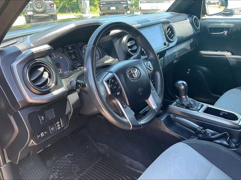Used 2021 Toyota Tacoma TRD Off-Road AWD/4WD image 13