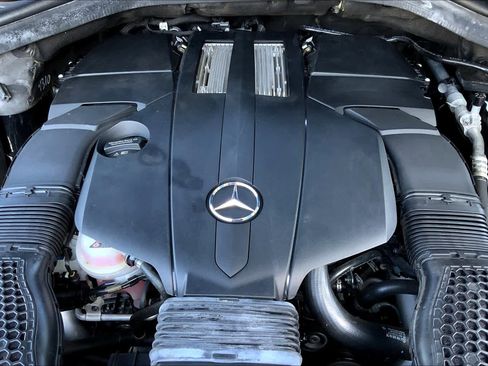 Used 2018 Mercedes-Benz GLS 450 4MATIC image 32