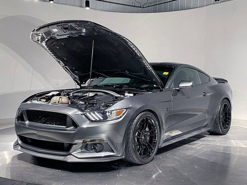 Used 2017 Ford Mustang GT w/ GT Performance Package RWD image 30