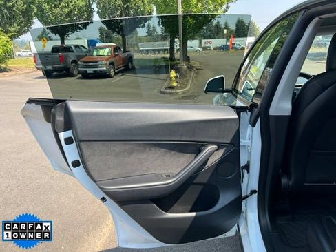 Used 2022 Tesla Model Y Performance AWD/4WD image 10