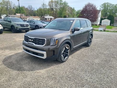 Used 2024 Kia Telluride S image 2