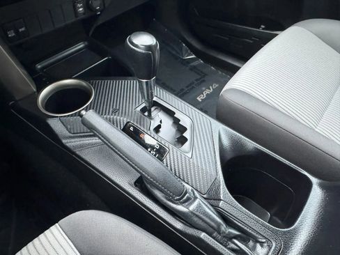 Used 2015 Toyota RAV4 LE image 24