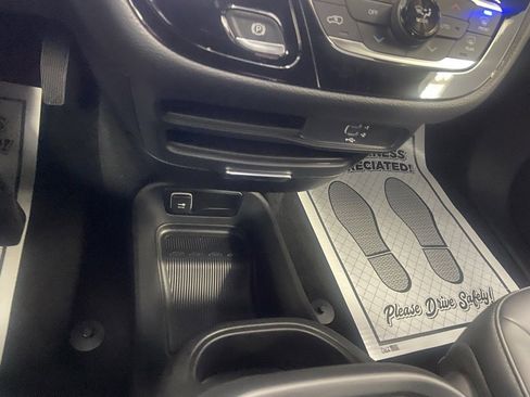 New 2026 Chrysler Pacifica Select image 33