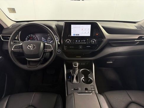 Used 2023 Toyota Highlander XLE image 25