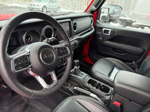 Used 2019 Jeep Wrangler Unlimited Sahara image 10