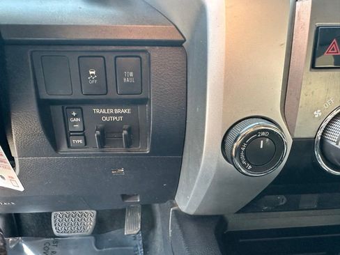 Used 2017 Toyota Tundra SR5 w/ SR5 Upgrade Package image 18