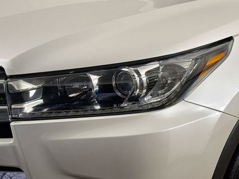 Used 2019 Toyota Highlander Limited image 21