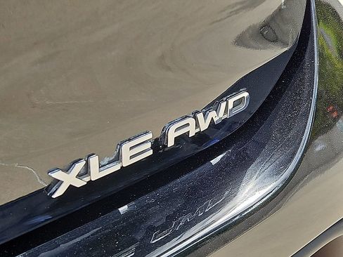 Used 2023 Toyota Highlander XLE image 31