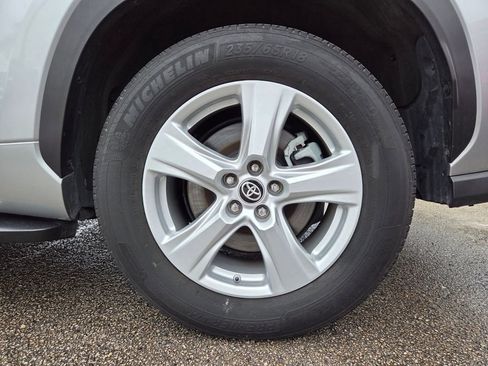 Used 2023 Toyota Highlander L image 17