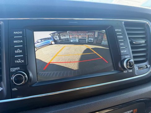 Used 2017 Kia Sedona LX w/ LX Essentials Premium Package FWD image 26