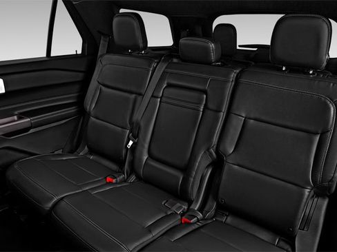 Used 2024 Ford Explorer XLT w/ XLT Sport Appearance Package AWD/4WD image 11