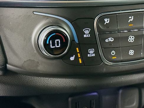 Used 2023 Chevrolet Traverse LT FWD image 23