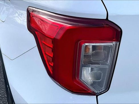 Used 2023 Ford Explorer XLT image 24