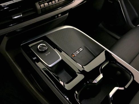 Used 2025 Buick Enclave Sport Touring image 17