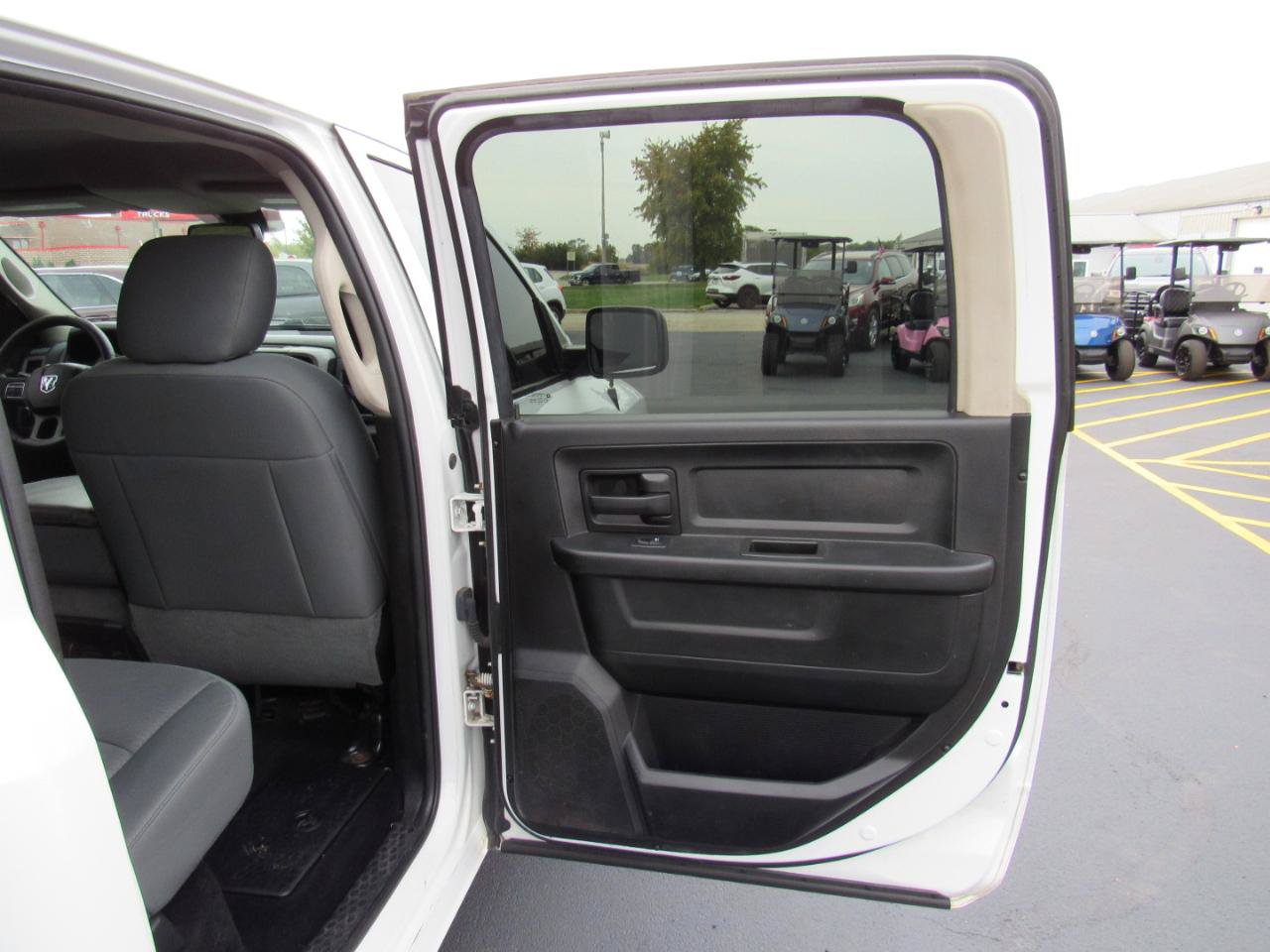 Used 2020 RAM 1500 Tradesman w/ Chrome Appearance Group RWD image 26