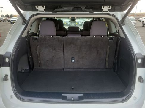 Used 2023 Toyota Highlander LE image 26