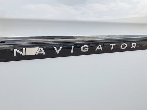 Used 2025 Lincoln Navigator Black Label AWD/4WD image 7