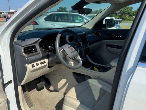 Used 2023 GMC Acadia Denali w/ Denali Technology Package image 8