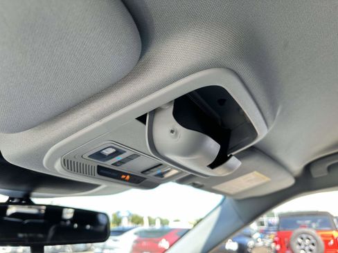 Used 2022 Ford Explorer XLT w/ Equipment Group 202A image 28