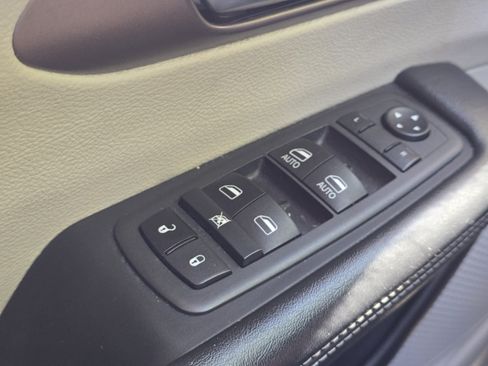 Used 2022 Chrysler Voyager LX FWD image 24