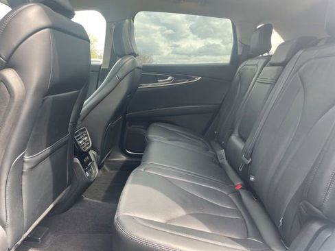 Used 2023 Lincoln Nautilus Reserve AWD/4WD image 10
