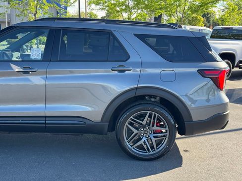 Used 2025 Ford Explorer ST-Line w/ ST-Line Street Pack AWD/4WD image 5