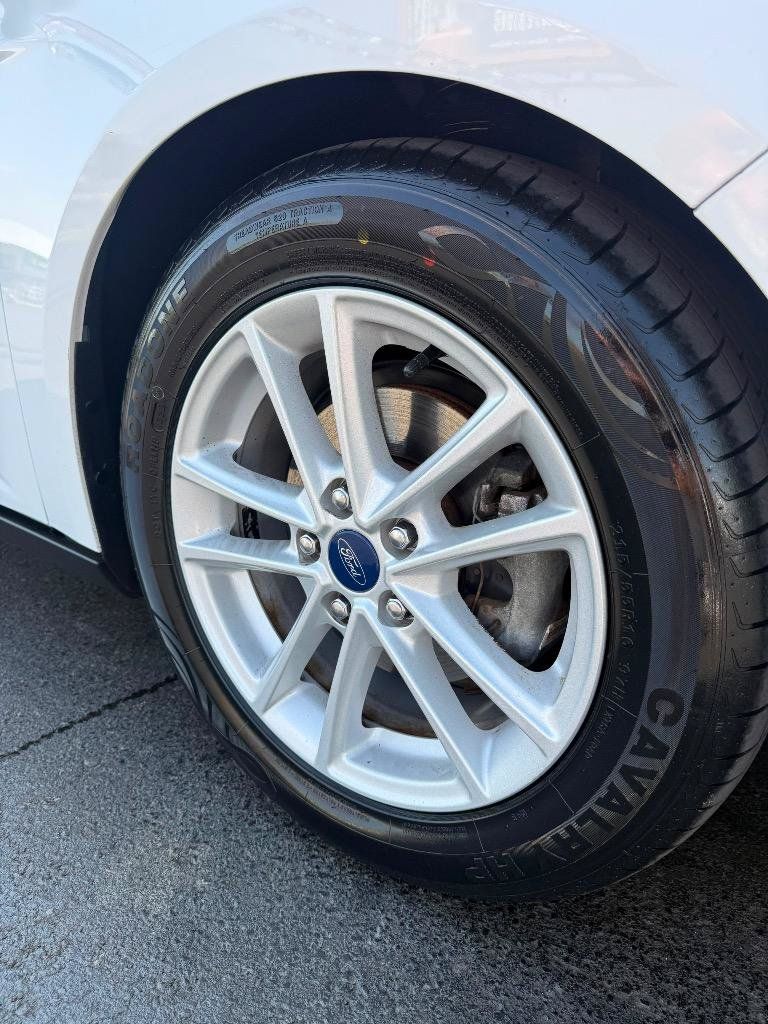 Used 2017 Ford Focus SE FWD image 14