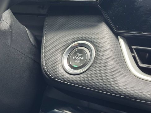 Used 2025 Chevrolet Equinox LT FWD image 23