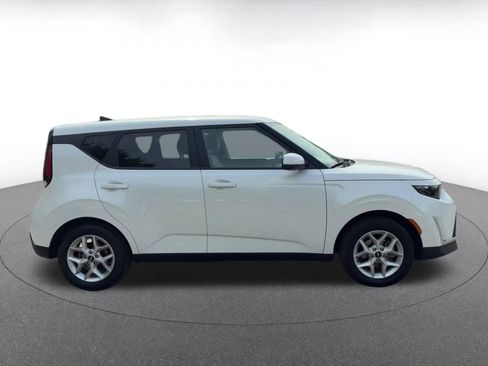 Used 2025 Kia Soul LX w/ LX Technology Package FWD image 16