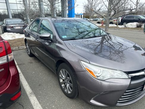 Used 2017 Toyota Camry XLE w/ Convenience Package image 7