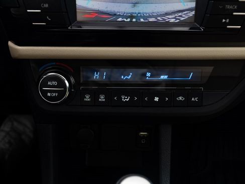 Used 2014 Toyota Corolla L image 15