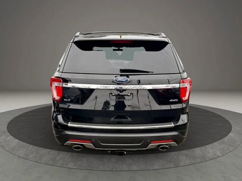 Used 2018 Ford Explorer XLT w/ Equipment Group 202A image 5