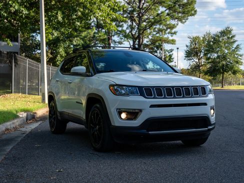 Used 2018 Jeep Compass Limited w/ Navigation Group AWD/4WD image 3