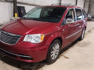 Used 2014 Chrysler Town & Country Touring-L video 1