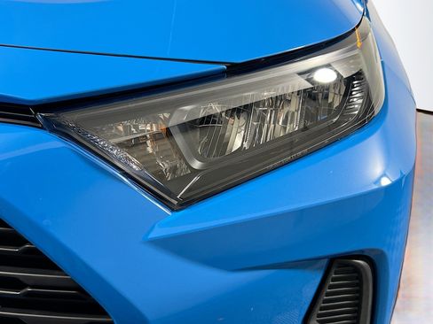 Used 2019 Toyota RAV4 LE FWD image 11