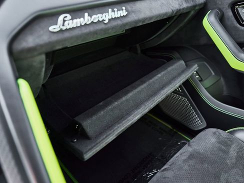 Used 2022 Lamborghini Urus AWD/4WD image 85