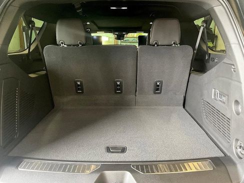 New 2025 Chevrolet Suburban High Country image 10