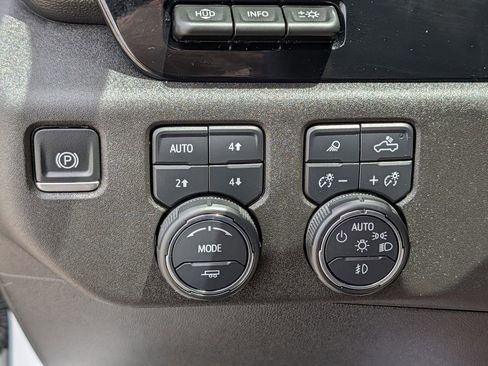 Used 2024 Chevrolet Silverado 3500 High Country w/ High Country Premium Package AWD/4WD image 23