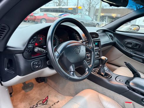 Used 2000 Chevrolet Corvette Coupe w/ Memory Pkg image 15