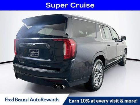 Used 2023 GMC Yukon XL Denali Ultimate AWD/4WD image 9