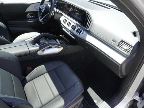 Used 2025 Mercedes-Benz GLS 450 4MATIC image 22
