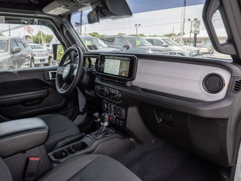 Used 2024 Jeep Wrangler Unlimited AWD/4WD image 46
