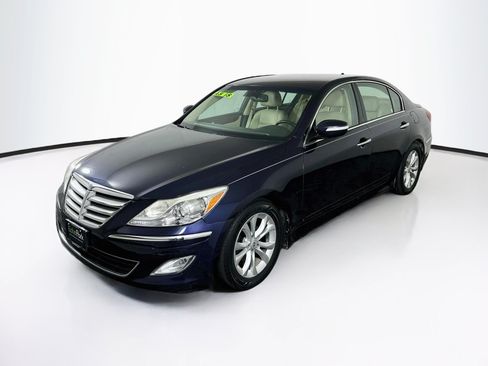Used 2013 Hyundai Genesis 3.8 RWD image 3