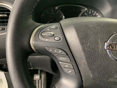 Used 2020 Nissan Pathfinder SV FWD image 18