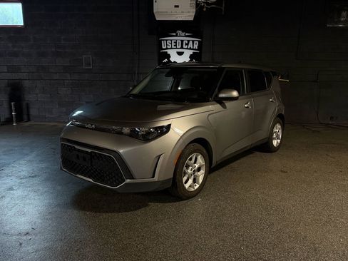 Used 2024 Kia Soul LX w/ Option Group 015 FWD image 1